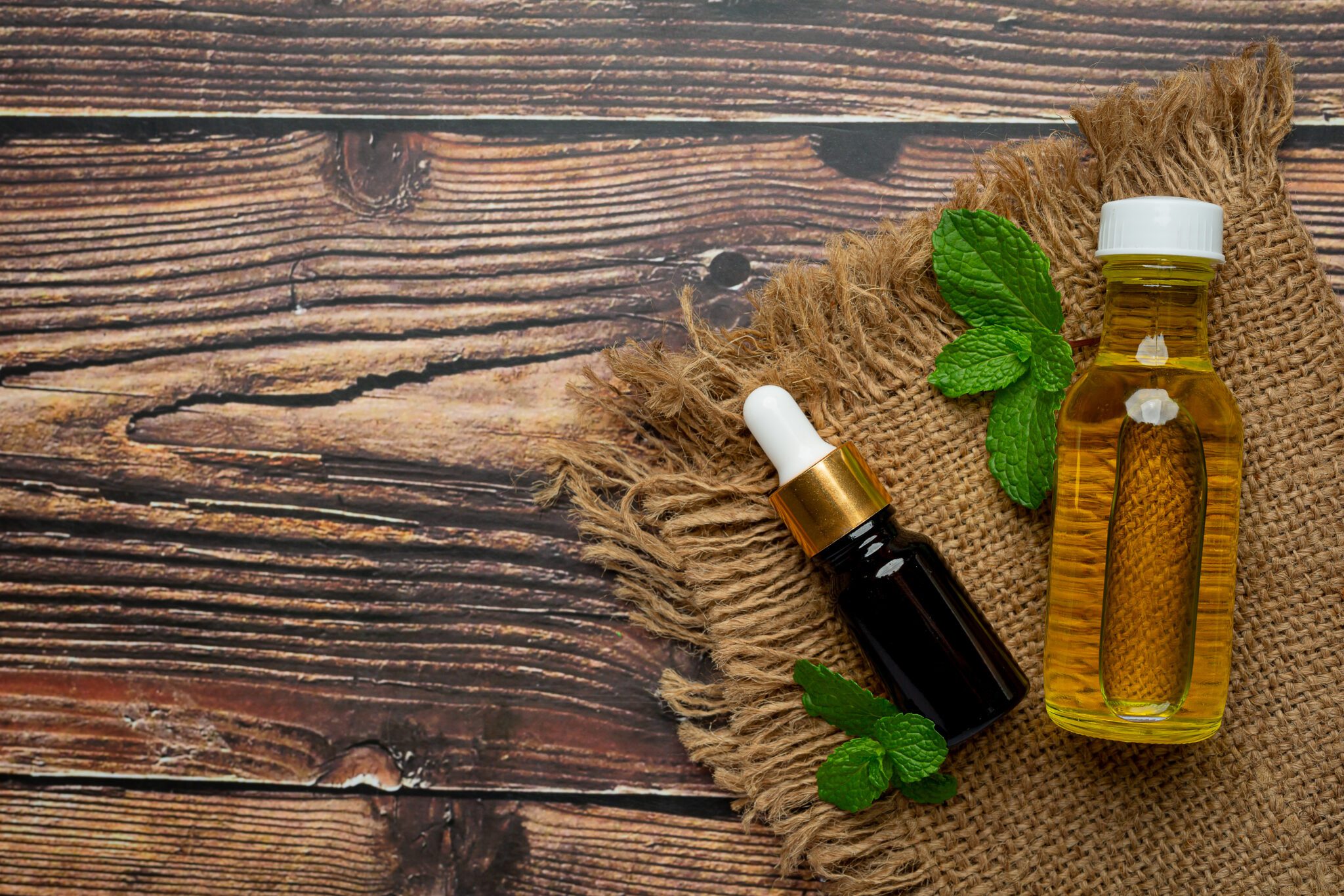 essential-oil-peppermint-bottle-with-fresh-green-peppermint-2048x1365